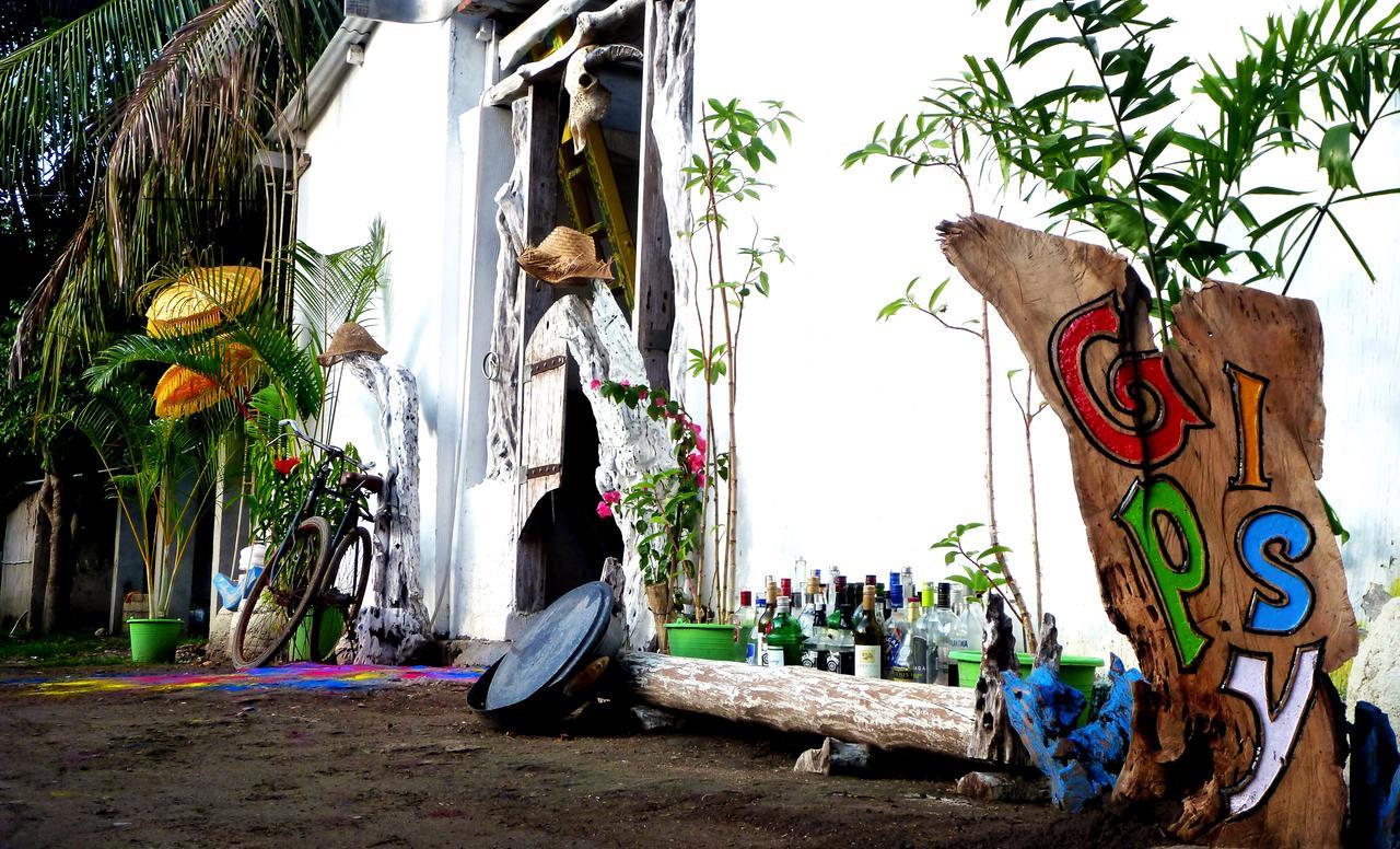 Gipsy Backpackers Albergue Gili Trawangan Exterior foto